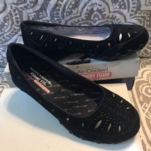 Skechers Relaxed Fit Black Perforated Skimmer NEW